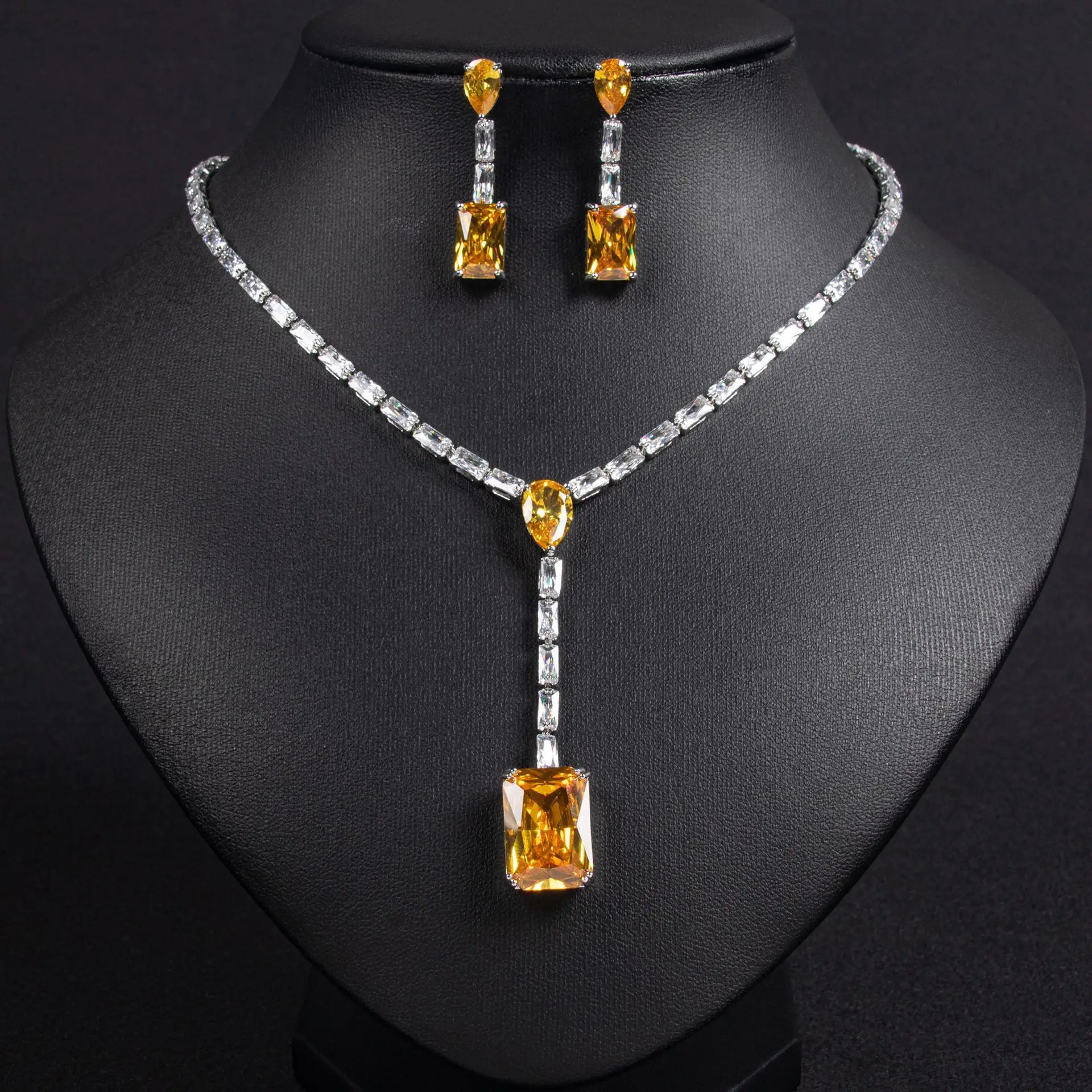 

Summer niche high-end necklace women's zircon pendant light luxury design sense personalized grab chain jewelry wholesale