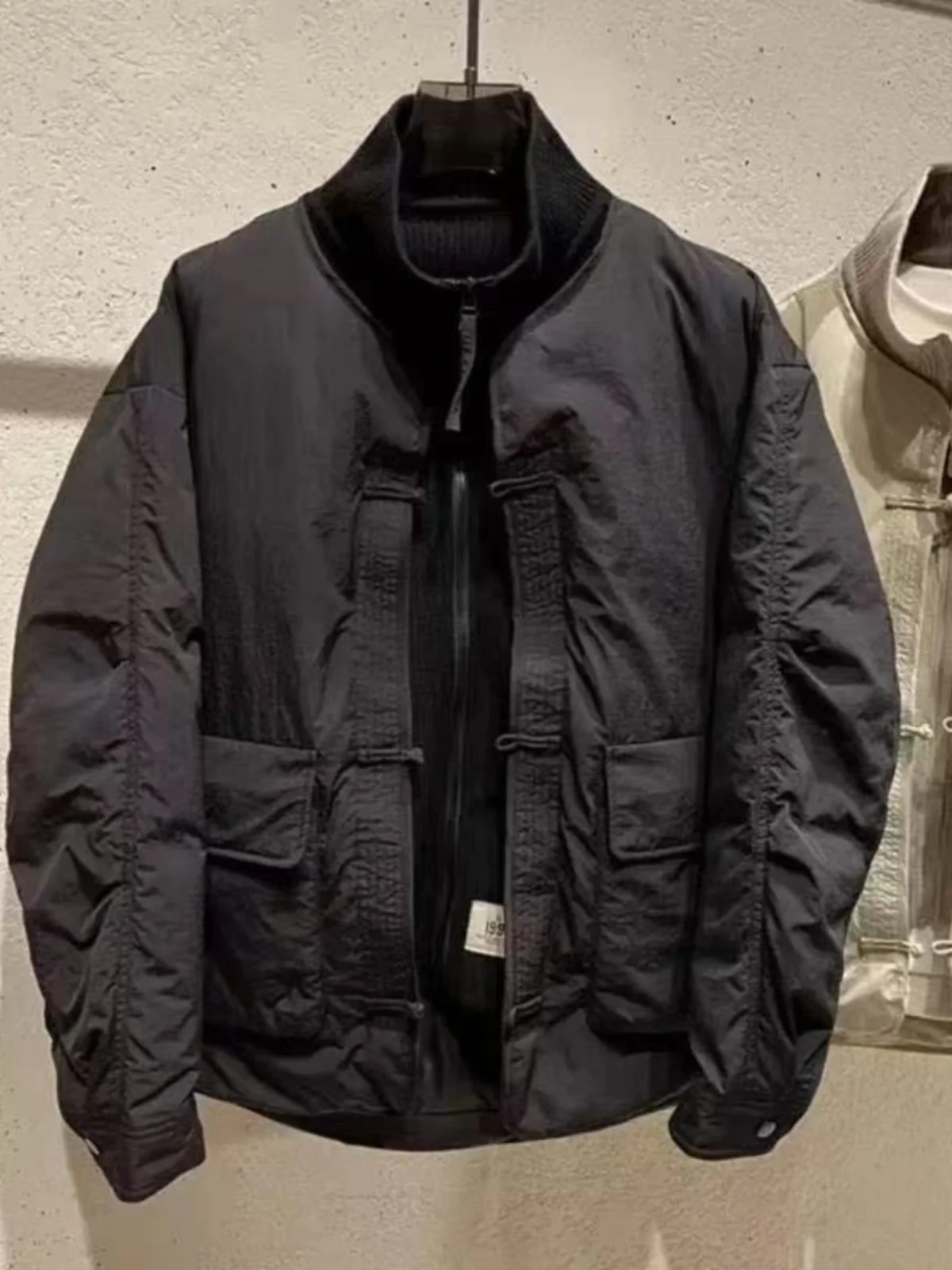 

Теплая мужская хлопковая куртка с воротником-стойкой, новинка зимы 2024, удобная, с традиционными китайскими пуговицами, модный молодежный стиль