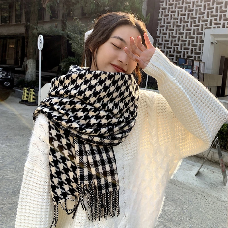 

Johnature Winter Warm Thicken Korean Women Scarf 2024 New Casual All Match 2 Colors Tassel Plaid Shawl Scarf