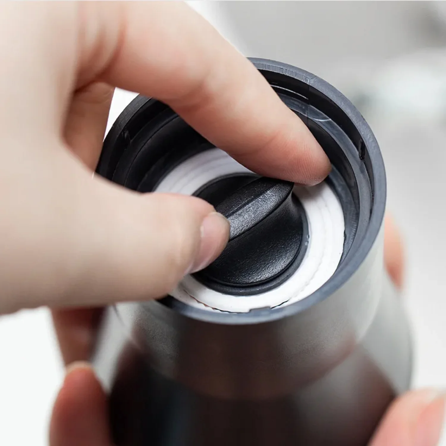 プレミアムステンレススチールコーヒー豆グラインダー - 高品質の豆、穀物、スパイス、コショウを挽くための手動エスプレッソメーカー