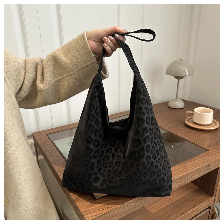 Large Capacity Commuter Tote Bag Korean Style Leopard Print Canvas Bag New Autumn and Winter Casual Lazy Style Shoulder Bag