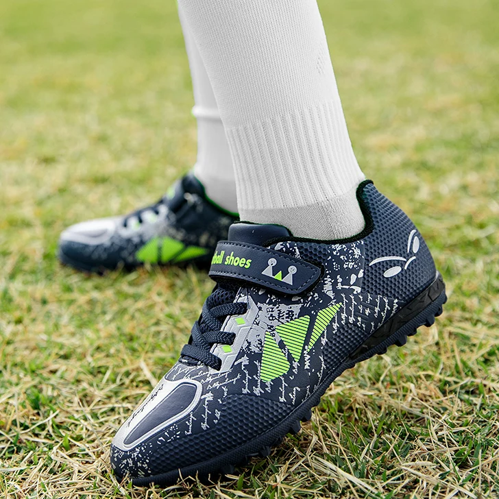 Teen Minimal Soccer Cleats Durable Light Stylish Sweat Wicking Upper Anti Collision Rubber Grass Competition Shoes