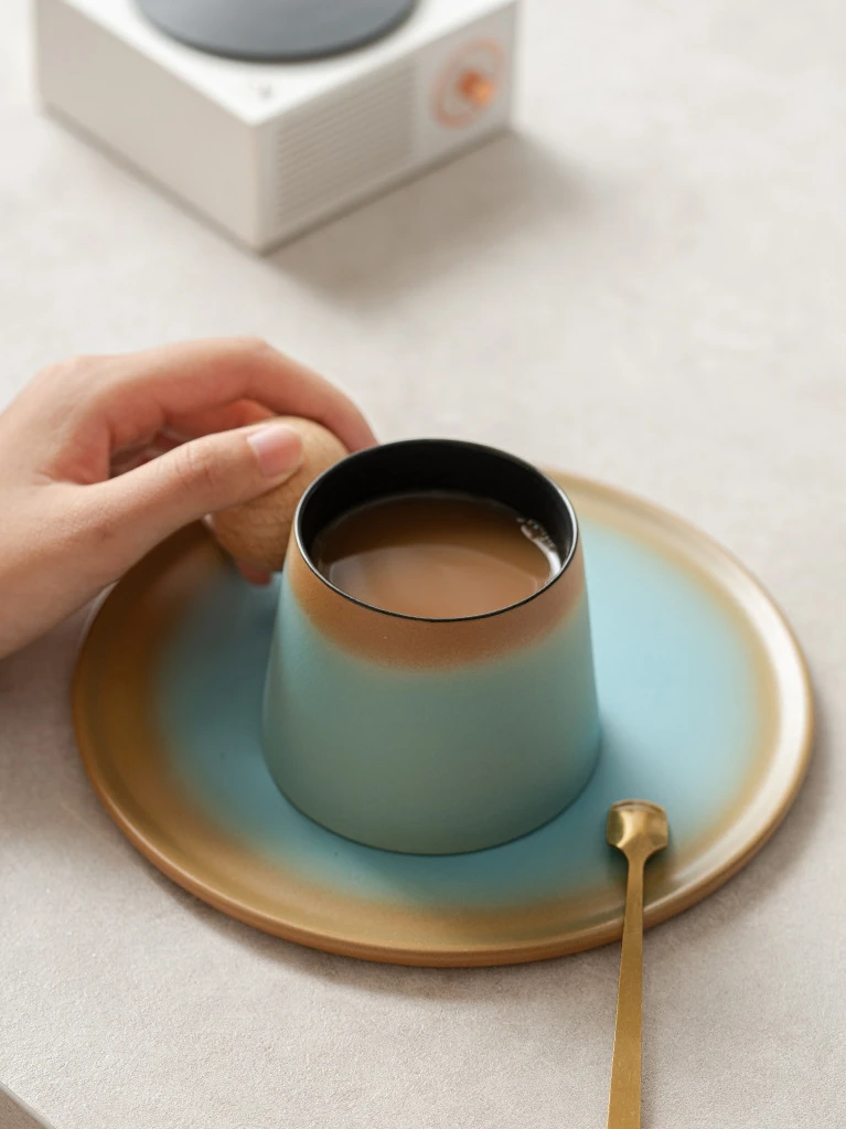 エレガントなセラミックコーヒーカップセット、高級家庭用アフタヌーンティー、ミルク、朝食、マーク入り小型ウォーターカップ、高級磁器コーヒーマグ