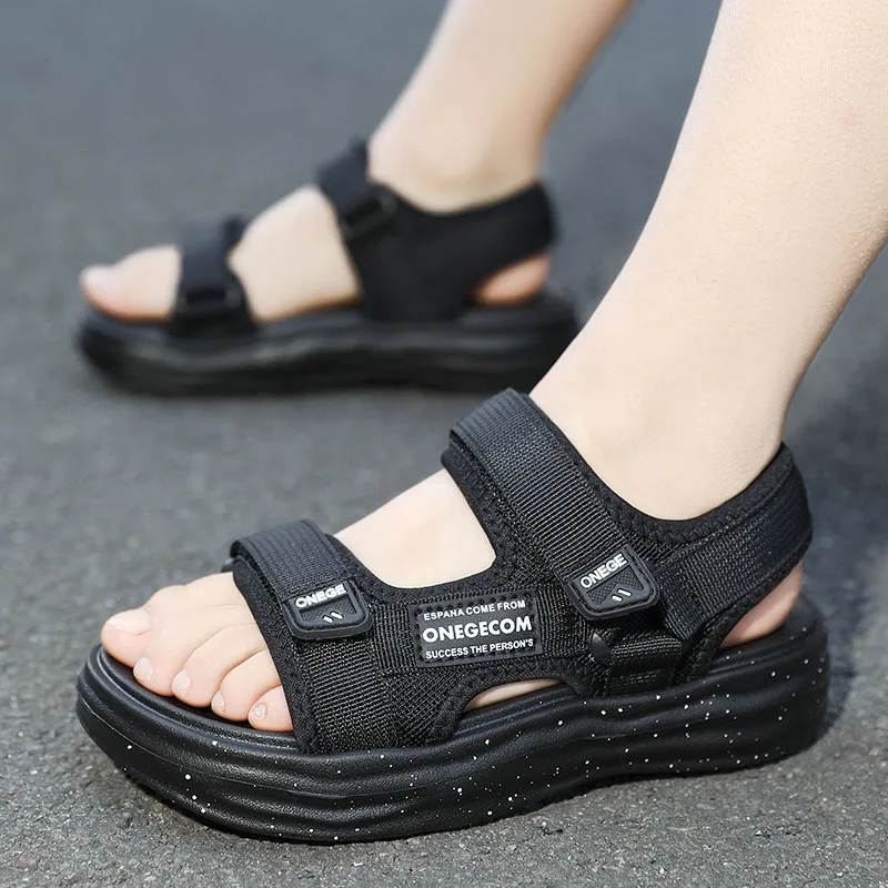 

Пара летних простых детских сандалий на мягкой подошве, нескользящие, износостойкие, модные и удобные пляжные туфли, спортивная детская обувь.