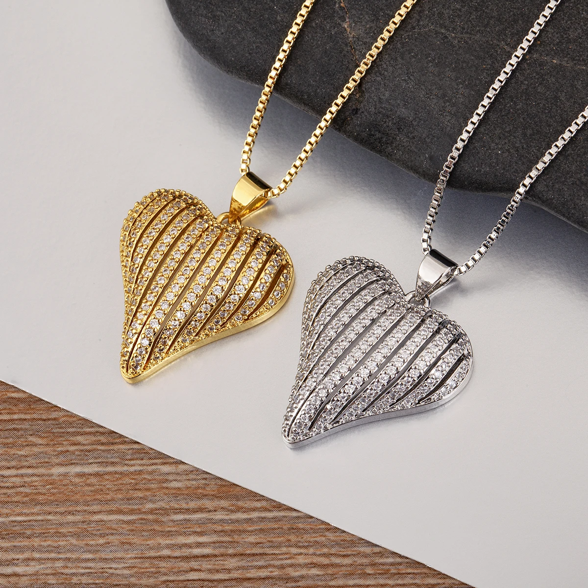 Nidin جودة عالية الحب شكل قلب تألق الزركون أنيقة الجمالية قلادة قلادة للنساء الإناث الجوف تصميم مجوهرات هدايا