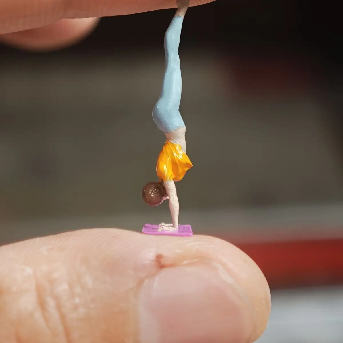 1/64 Figurina statica Fai da te in resina dipinta a mano Yoga Girl Model Car Scene Diorama