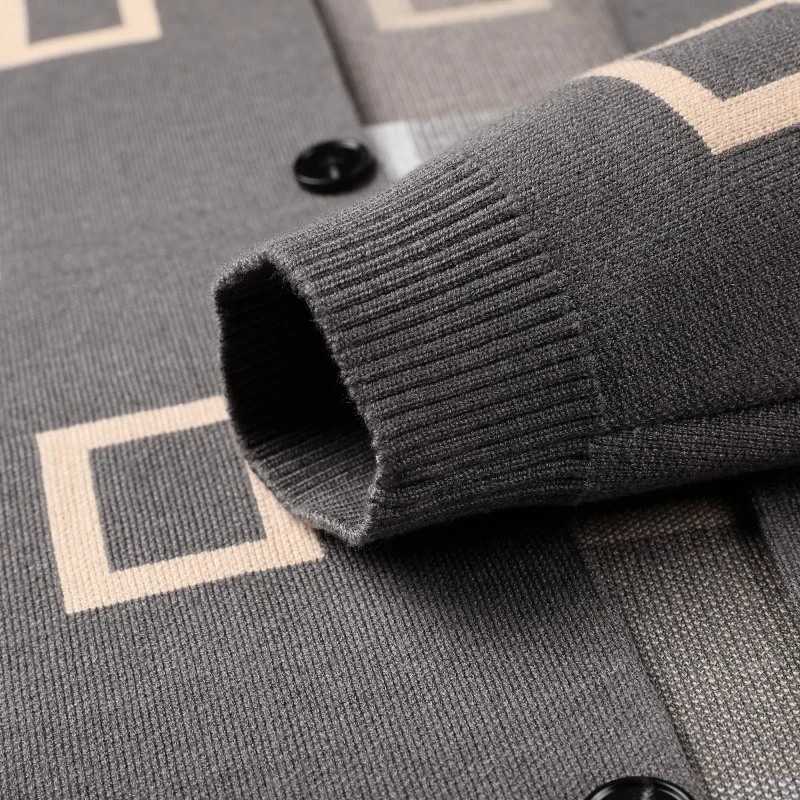 Luxusmarke für Herren: Exquisiter Jacquard-Pullover, Neuer Einfarbiger Revers-Strickpullover mit Langen Ärmeln und O-Ausschnitt, Trendige Exquisite Herrenbekleidung – Detail 8