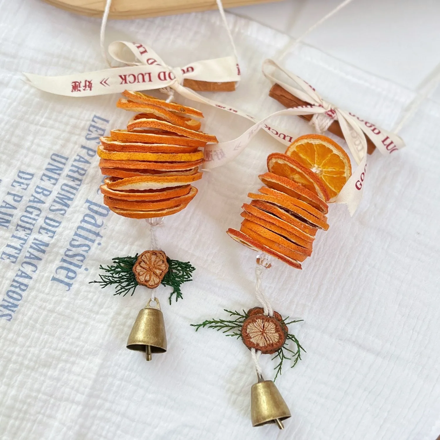 

Natural Orange Slice Car Charm Handmade Dried Flower Rearview Mirror Pendant Boho Car Hanging Decor with Preserved Citrus Slices