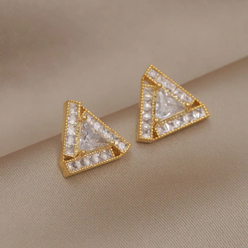 

New Design Crystal Triangle Stud Earrings Fashion Brand Jewelry Zirconia Geometric Earrings for Women Party Accessories