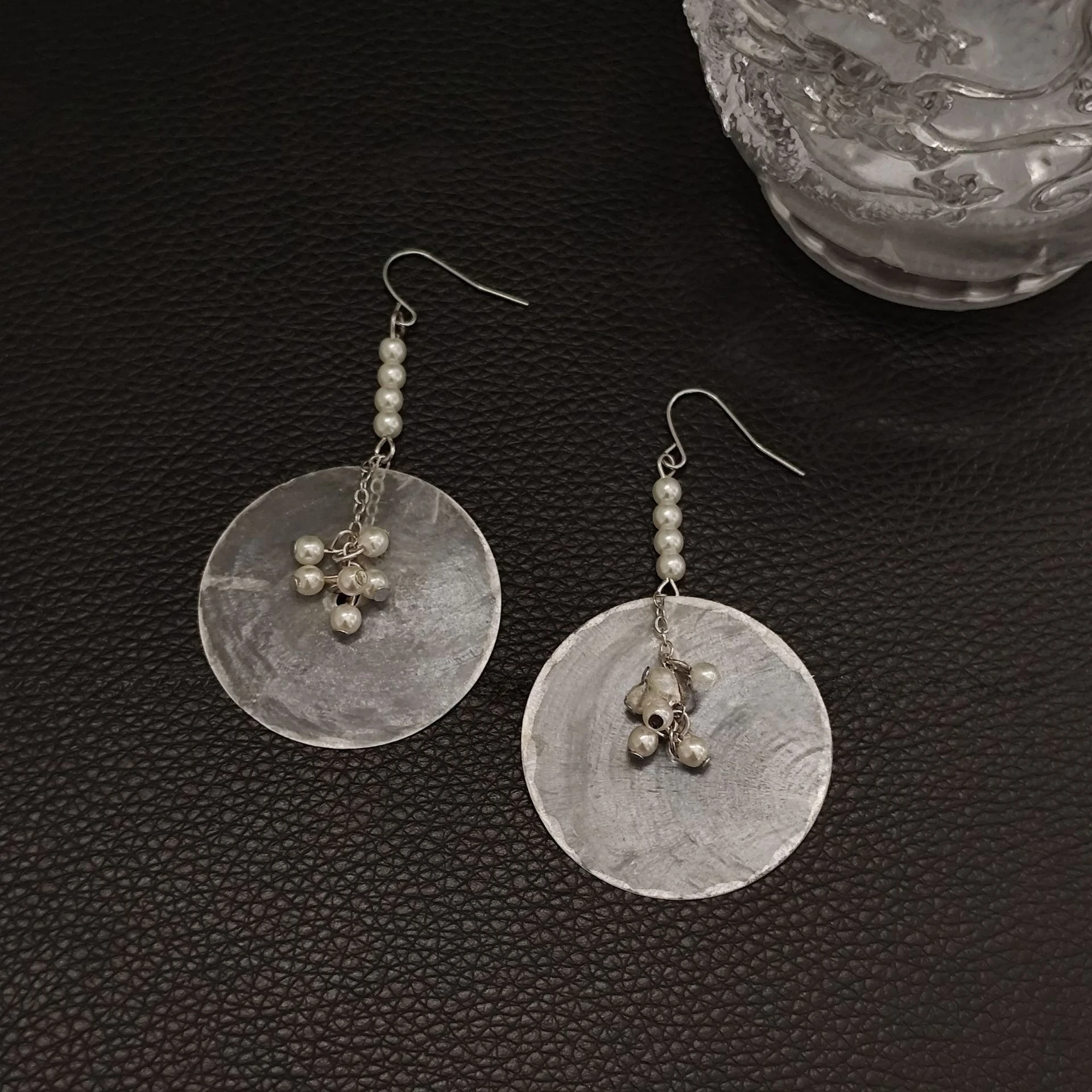 Mother of Pearl Chip Drop Earrings for Women French Light Luxury Unique Design Delicate Daily Versatile Hypoallergenic