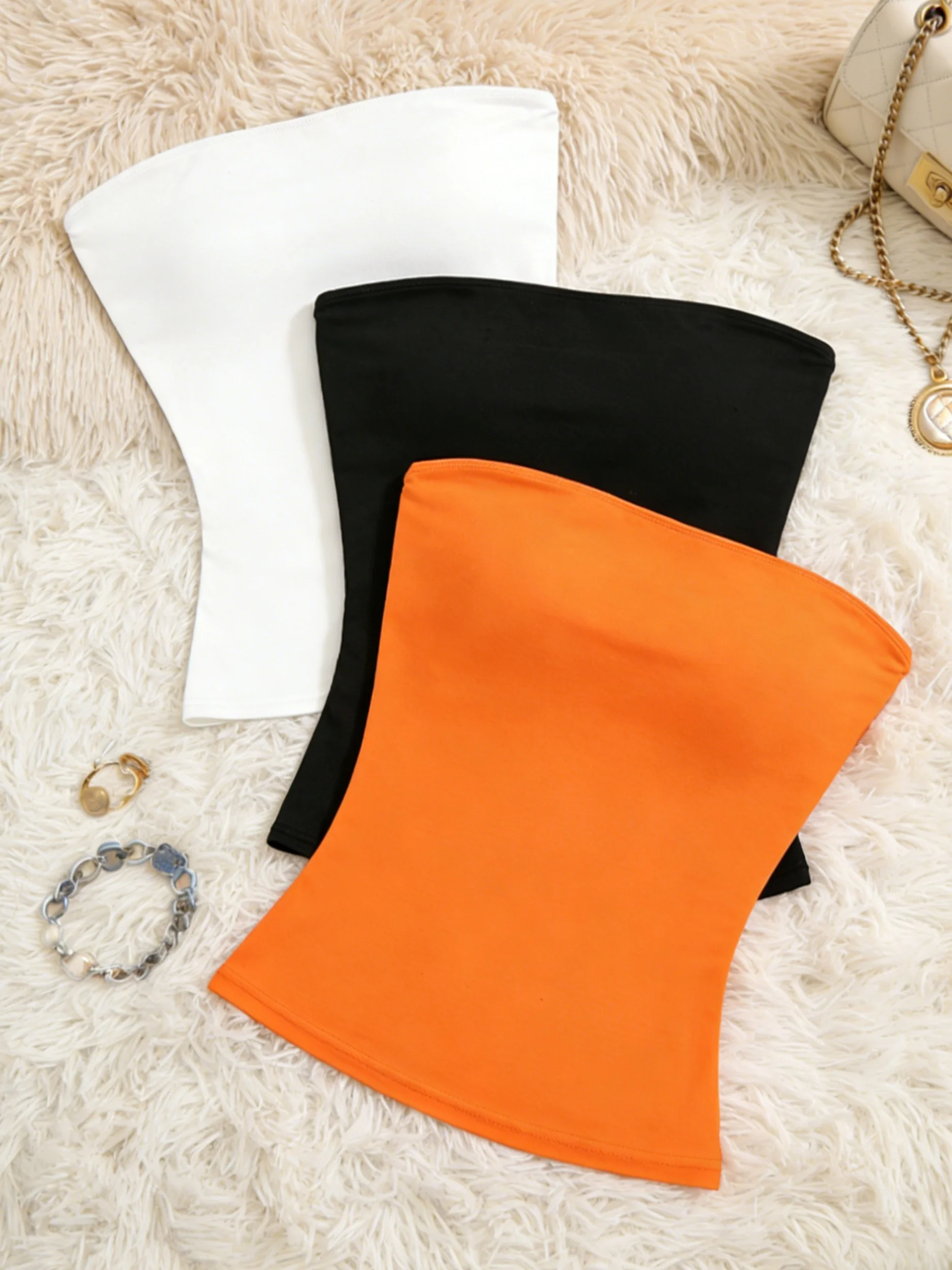 Damen-Set aus dreiteiligem, einfarbigem, trägerlosem Tube-Top, schmal geschnittener, ärmelloser kurzen Weste und lässigem Sommer-Basic-Camisole. – Detail 5