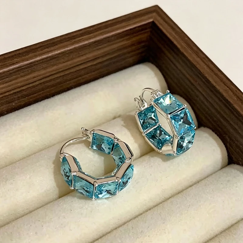 GANPUP Luxuriöse Herz-Zirkon C-förmige Creolen für Damen, Modische Ohrstecker, Schmuckzubehör, Hochzeitsgeschenk, Party-Accessoires. – Detail 4