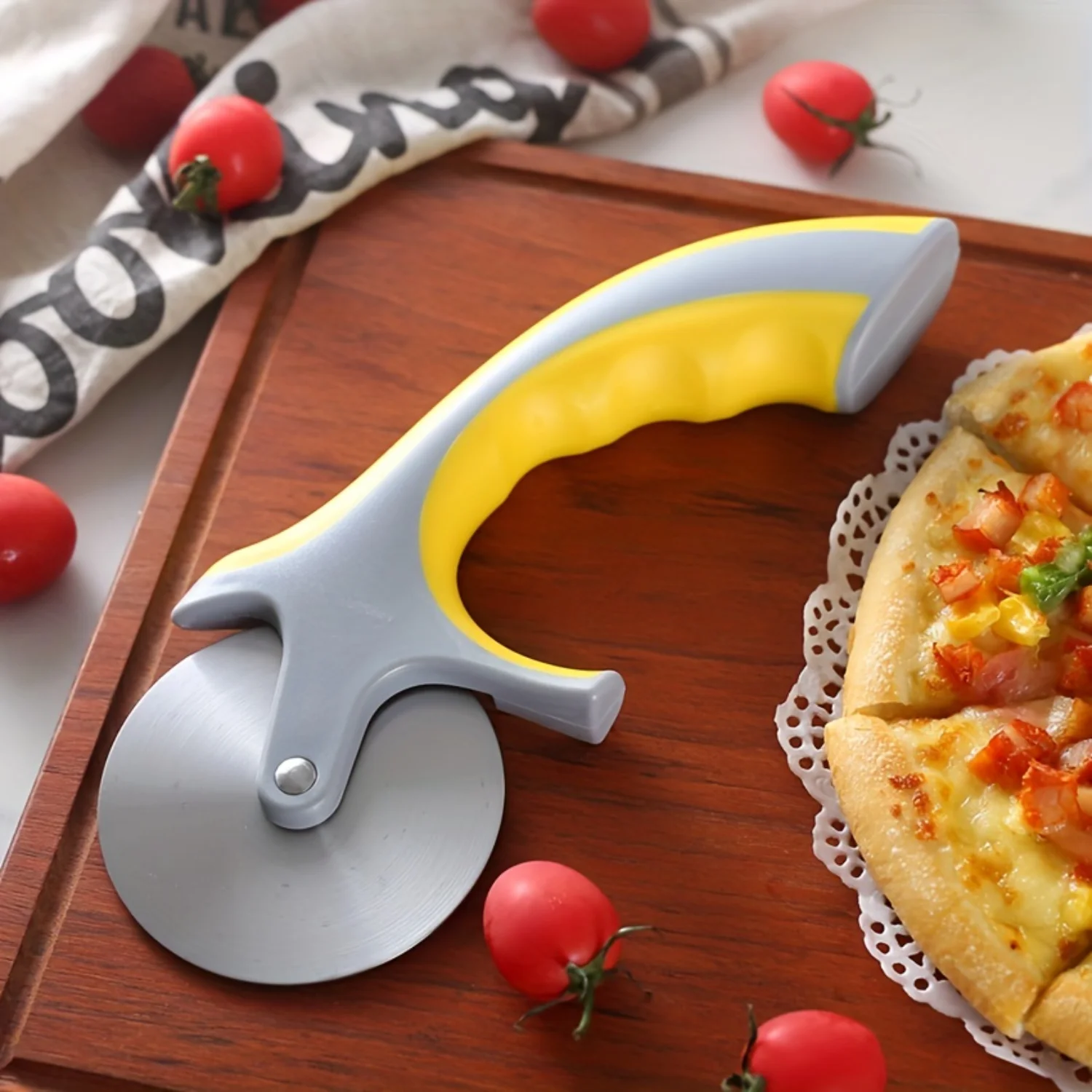 1pc Stainless Steel Pizza Cutter - Effortlessly Slice Pizzas with Ease for Baking and Serving - Durable and Easy to Clean - Perf