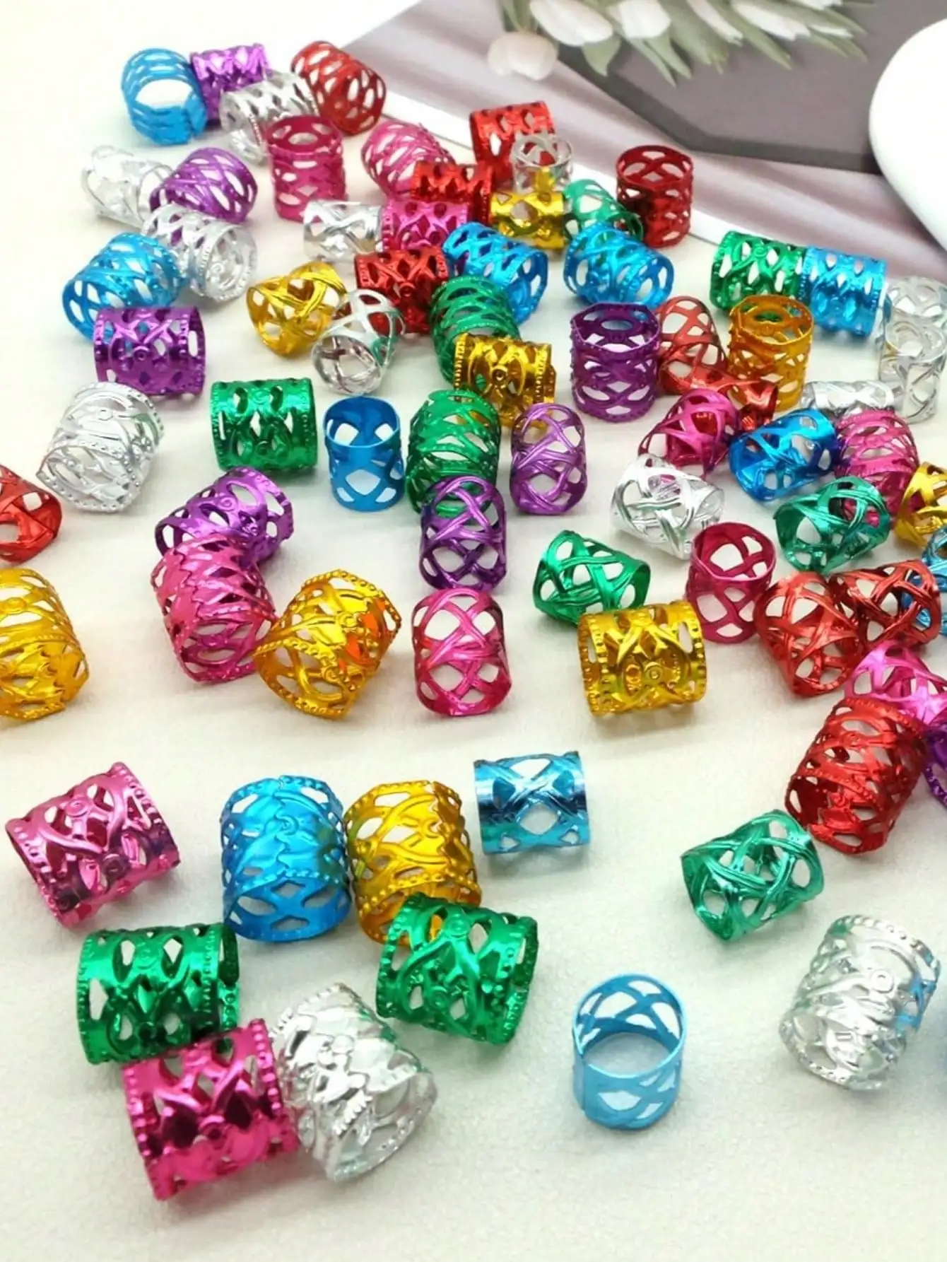 100 Stück mehrfarbige Ringe, Dreadlocks-Perlen für Frauen und Mädchen, geflochtene Haardekoration, bunter Aluminiumring, verstellbare Metallmanschette – Detail 8