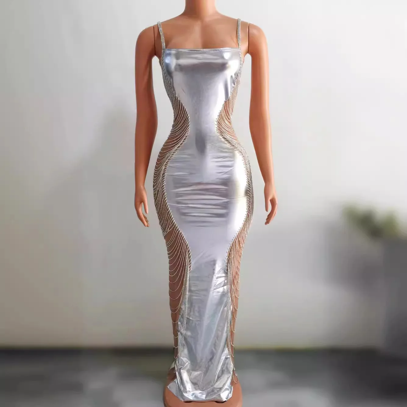 Robe longue de soirée et de bal pour femmes, argent brillant, Sexy, bretelles, sans manches, avec frange de diamant, robes à col en v profond