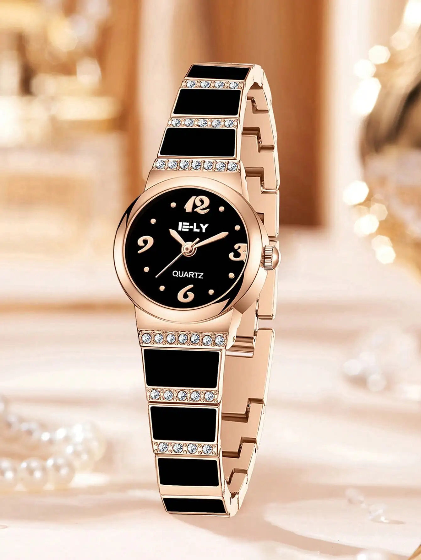 

Элегантные женские кварцевые часы цвета розового золота с черным циферблатом и стразами