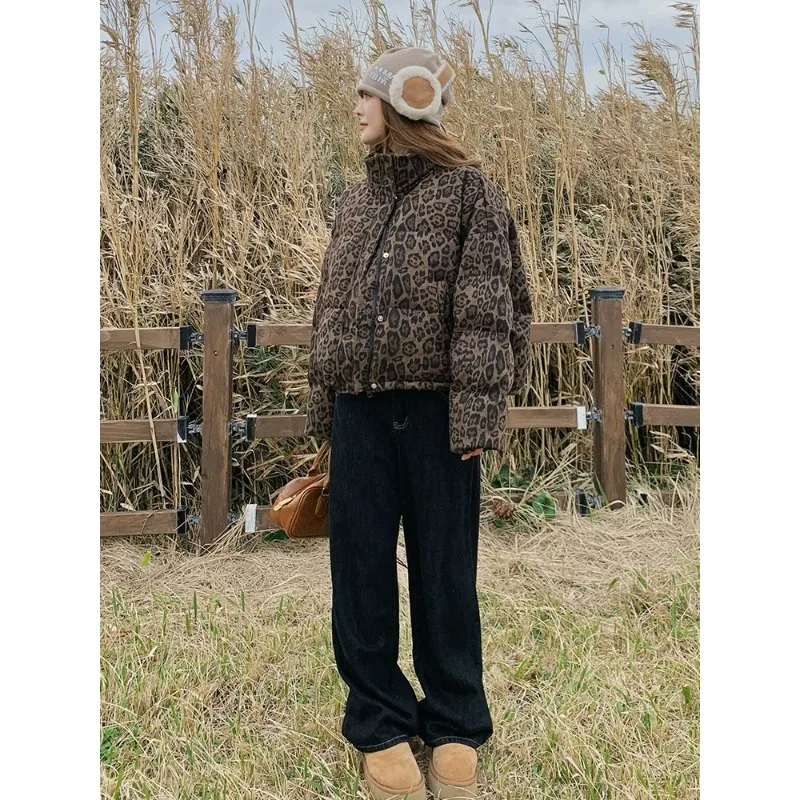 سترة قطن قصيرة بطبعة الفهد الرجعية للنساء في شتاء 2025 سترات باركاس ذات ياقة واقفة على الطراز الأمريكي الجديد