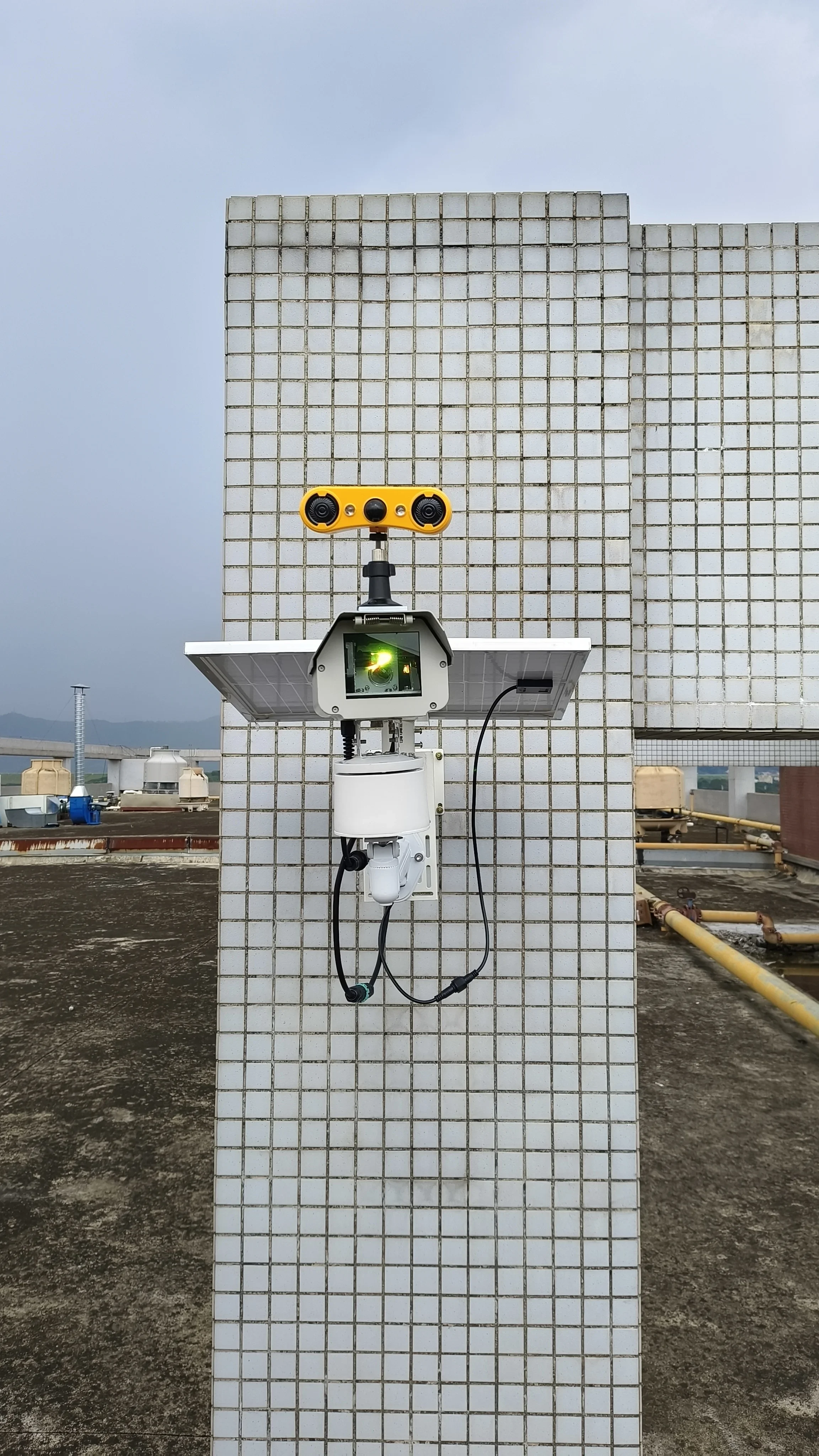 Solar Powered Laser Bird Repeller with Sound Scare