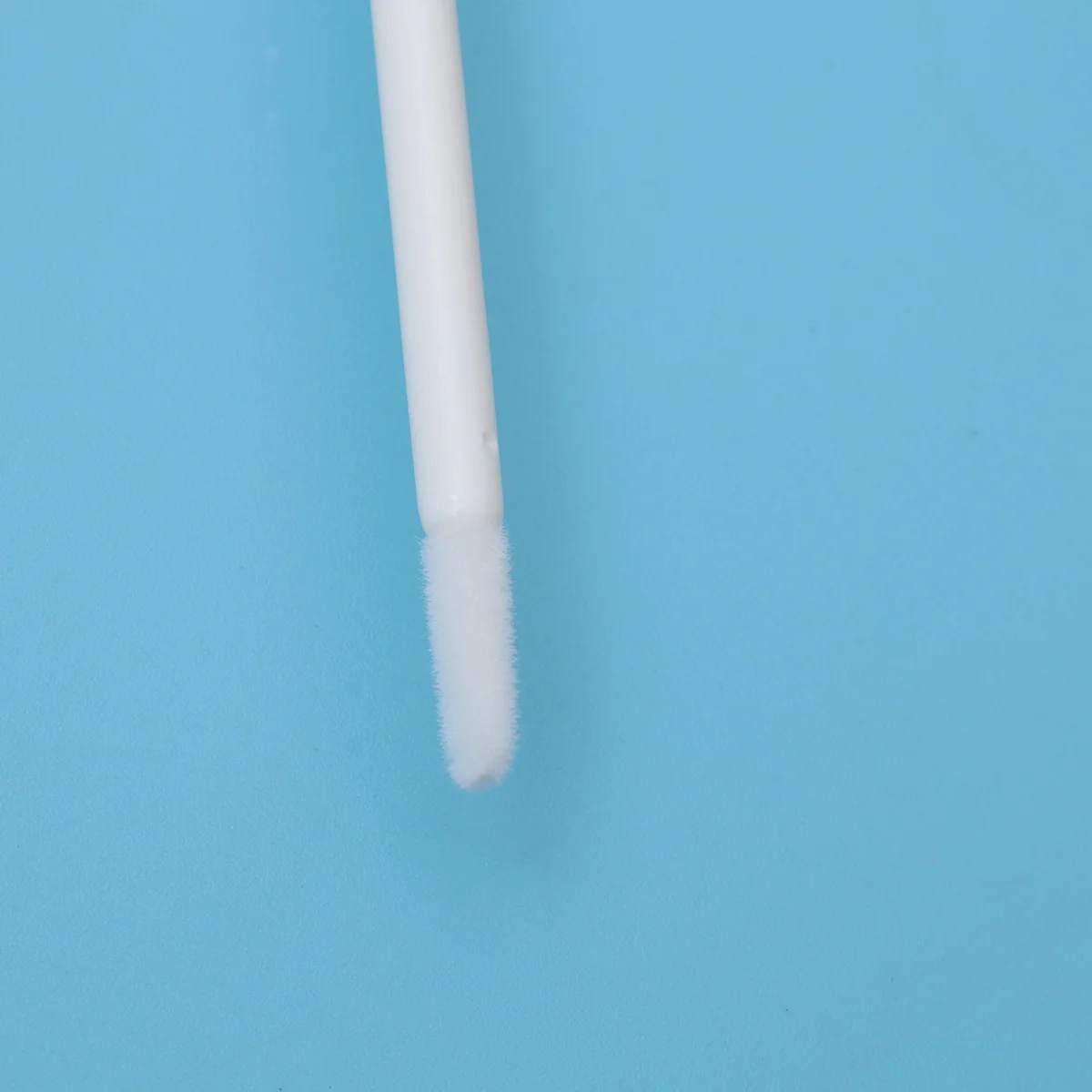 6 flaconi lucidi da 6 ml, vuoti, color argento, portatili, per balsamo labbra da viaggio, tonico, trucco, lucidalabbra liquido con applicatore.