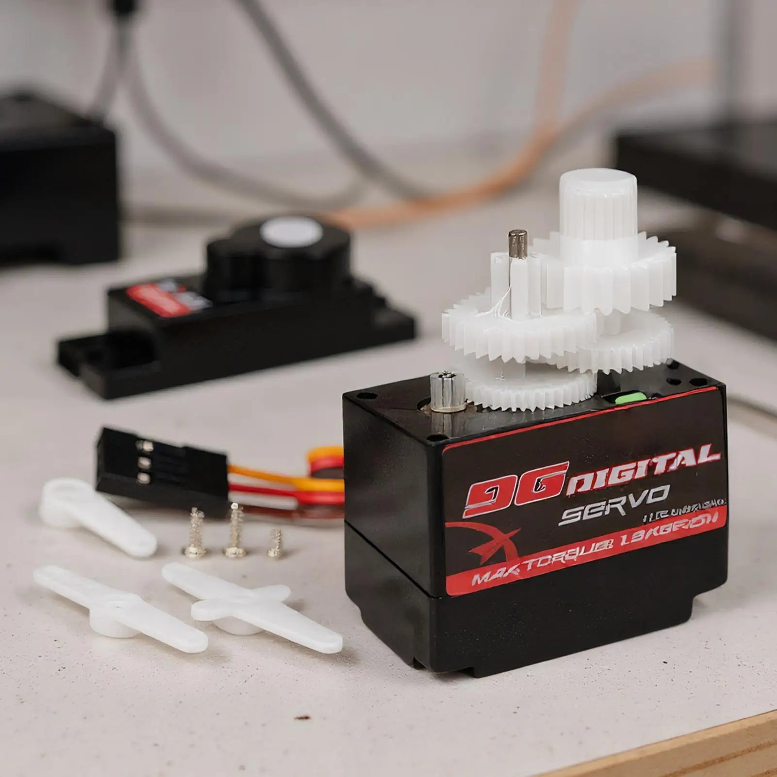 Servo digital rc servo motor alto torque 1.4kg ângulo de controle 180 graus baixo ruído acessório robótico para iniciantes meninos adolescentes