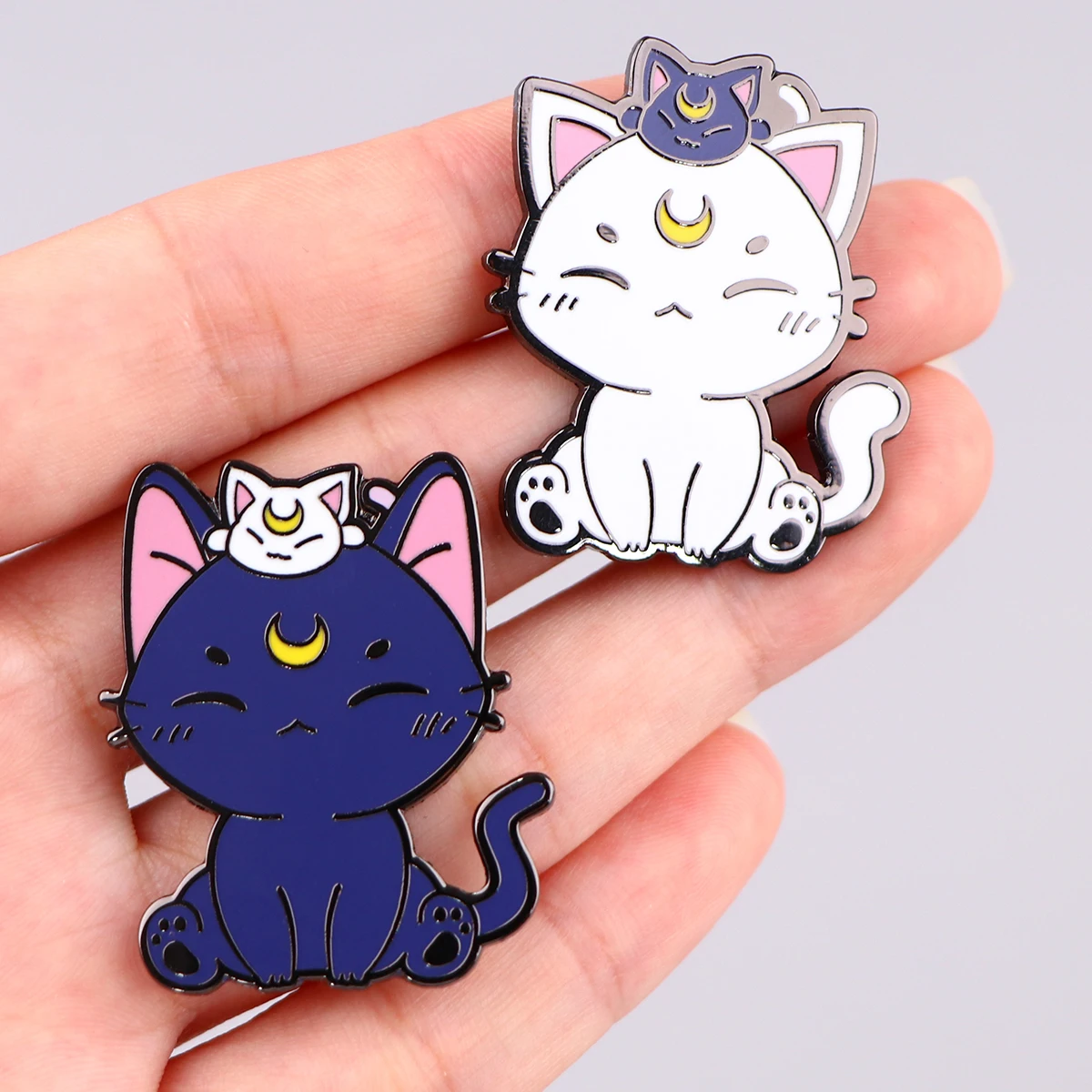 Cute Cat Enamel Pins Anime Girls Brooches Cartoon Badges for Backpacks Jackets Hats Kawaii Collection Gifts Cosplay Accessories