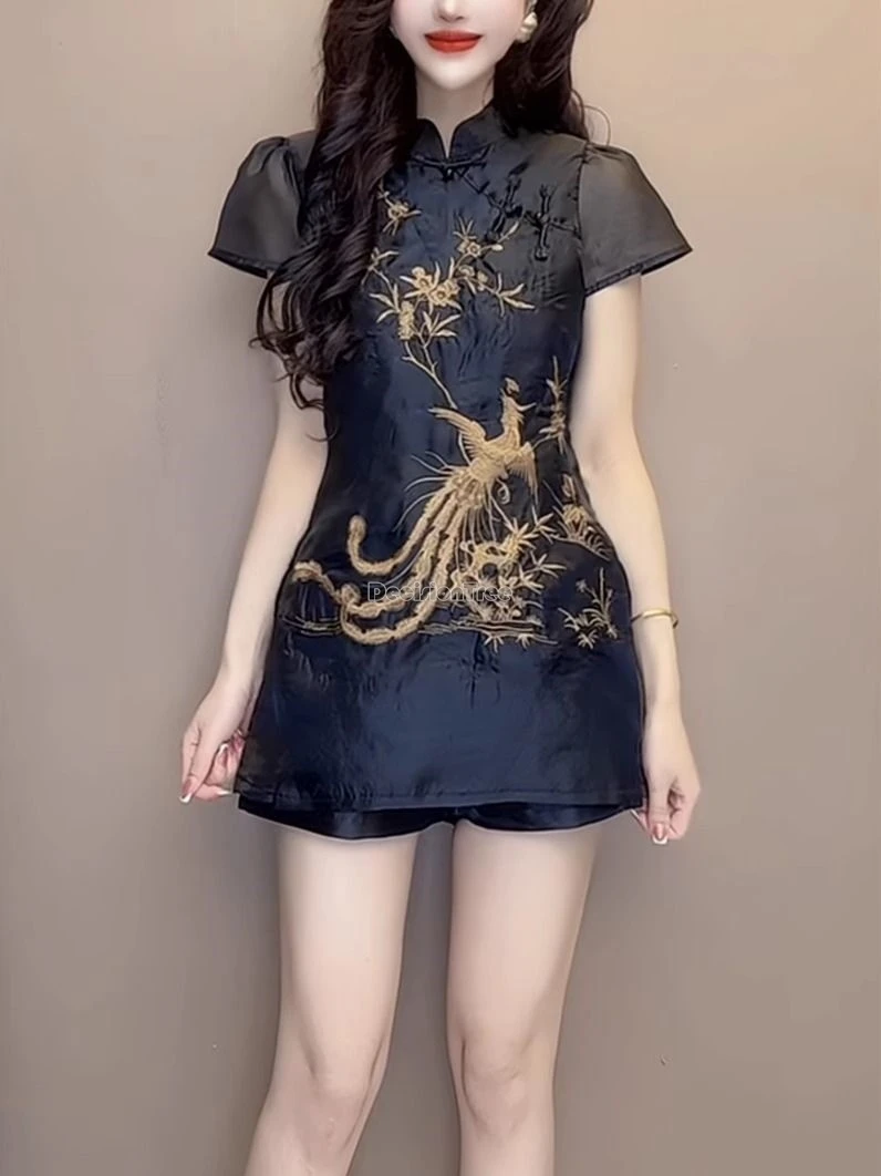 موضة صيف 2025 على الطراز الصيني المطرز بأكمام قصيرة وياقة واقفة شيونغسام شورت علوي مكون من قطعتين طقم بدلة تانغ صينية كلاسيكية