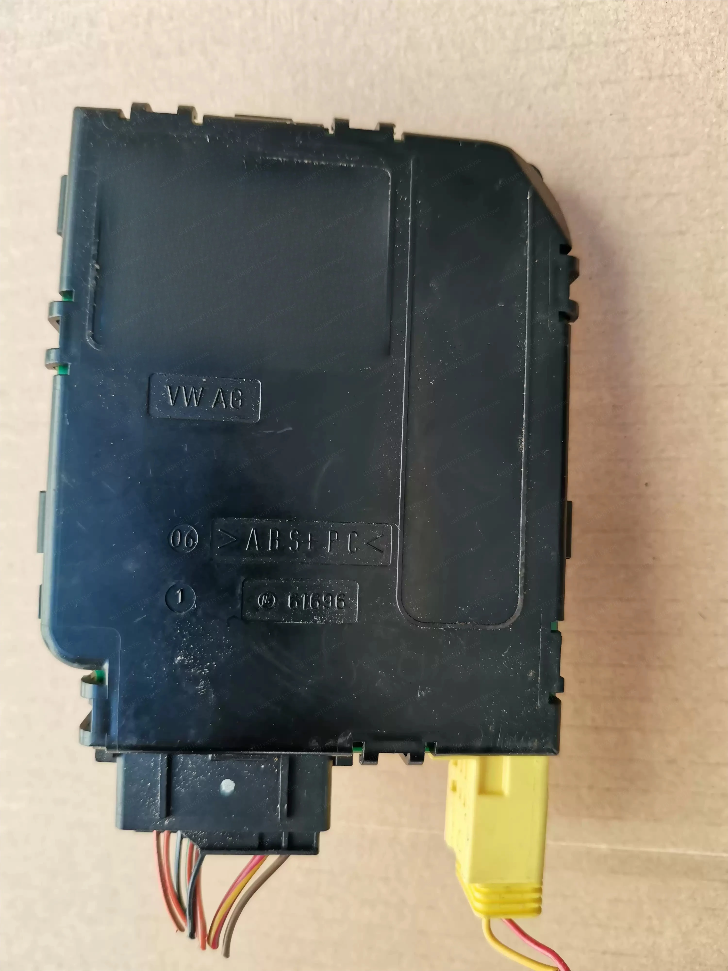 Second-hand 80% New 1pcs 1K0953549CH 3C0953549AJ 3C0953549MSteering Wheel Module for Car Steering Wheel Control