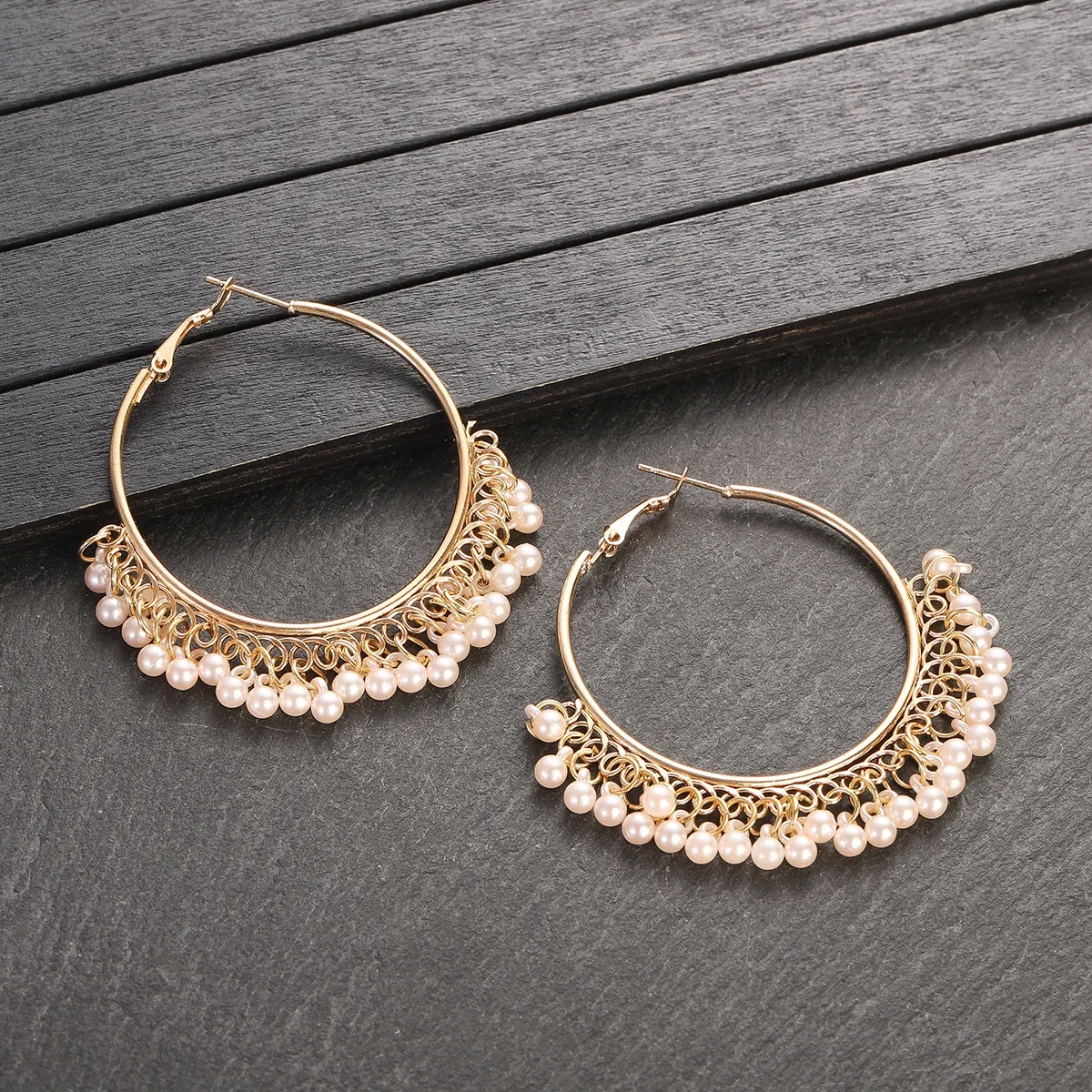 Vintage Pink Pearl Tassel Hoop Earrings Silver Pearl Round Hoop Earrings for Women Birthday Graduation Jewelry Gift