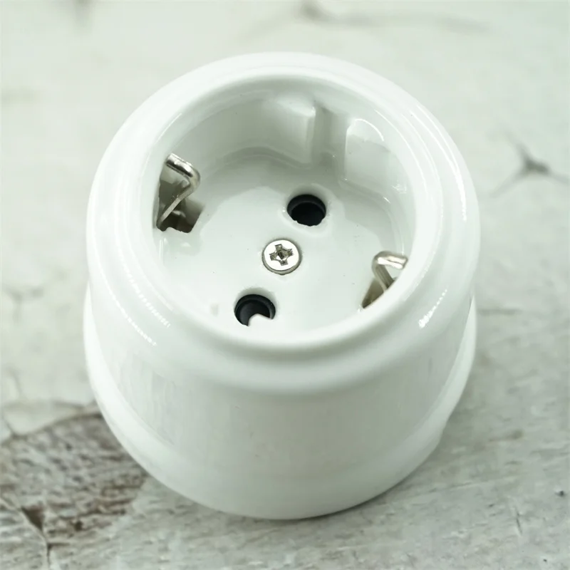 Surface-Mounted Vintage Retro Porcelain Ceramic Electrical Wall Socket with Protection Shutter
