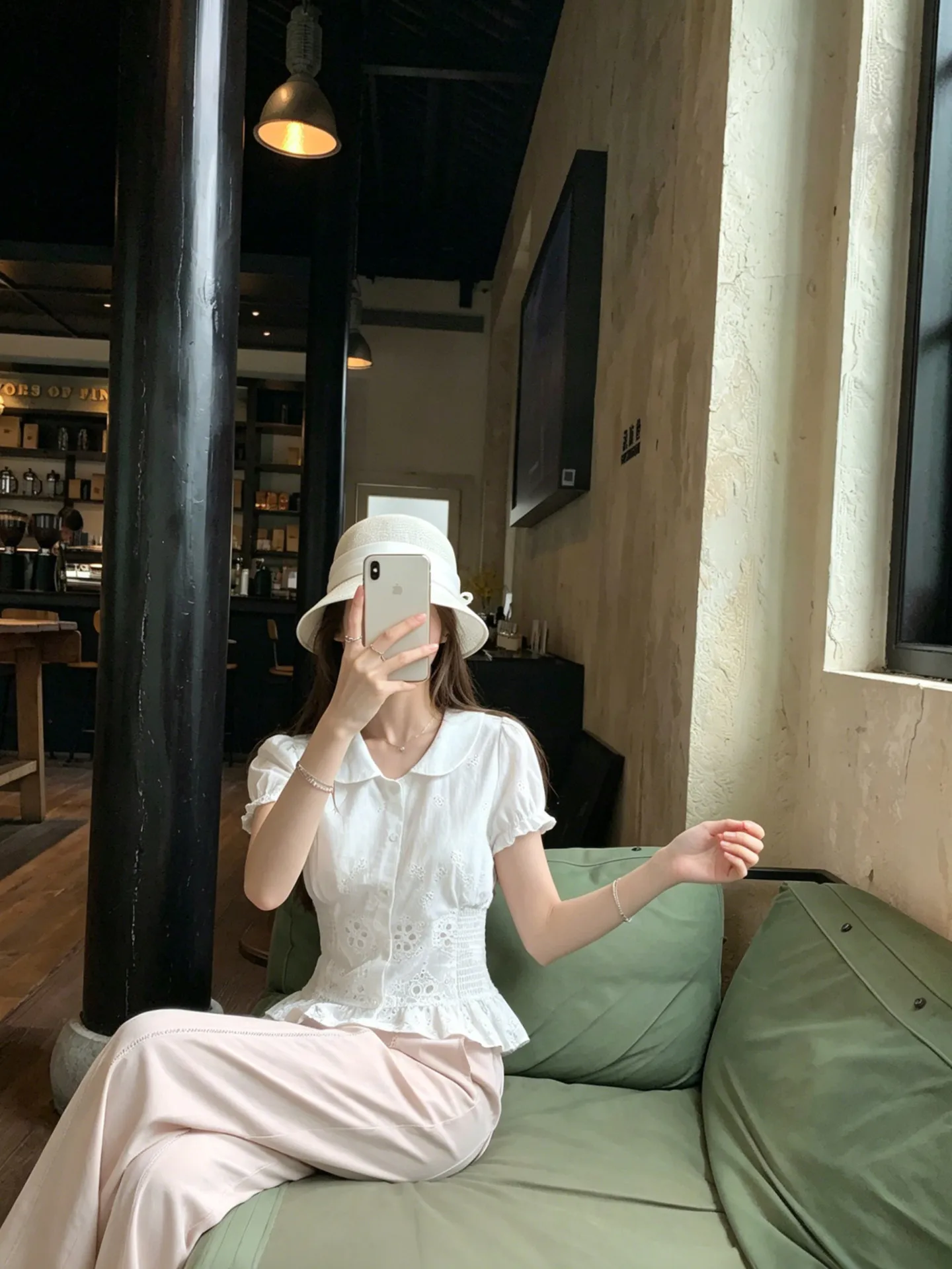 

French Style Embroidered White Shirt Women's Slim Fit Cotton Bubble Sleeve Waist-Cinching Doll Top Summer Fashion Ladies' Clo...