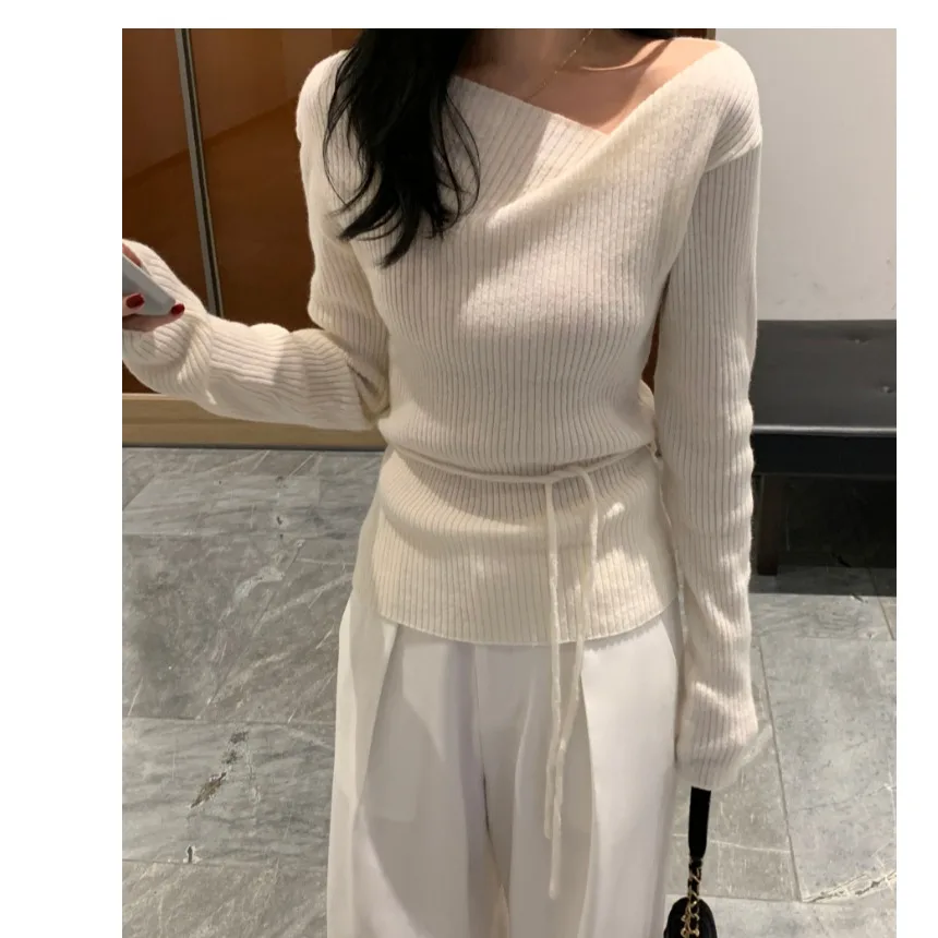 Chic V-Neck Long Sleeve Knitted Sweater Women\'s Slimming Top Autumn Winter Design Sense Belted Fashion Commute Style Pure Color
