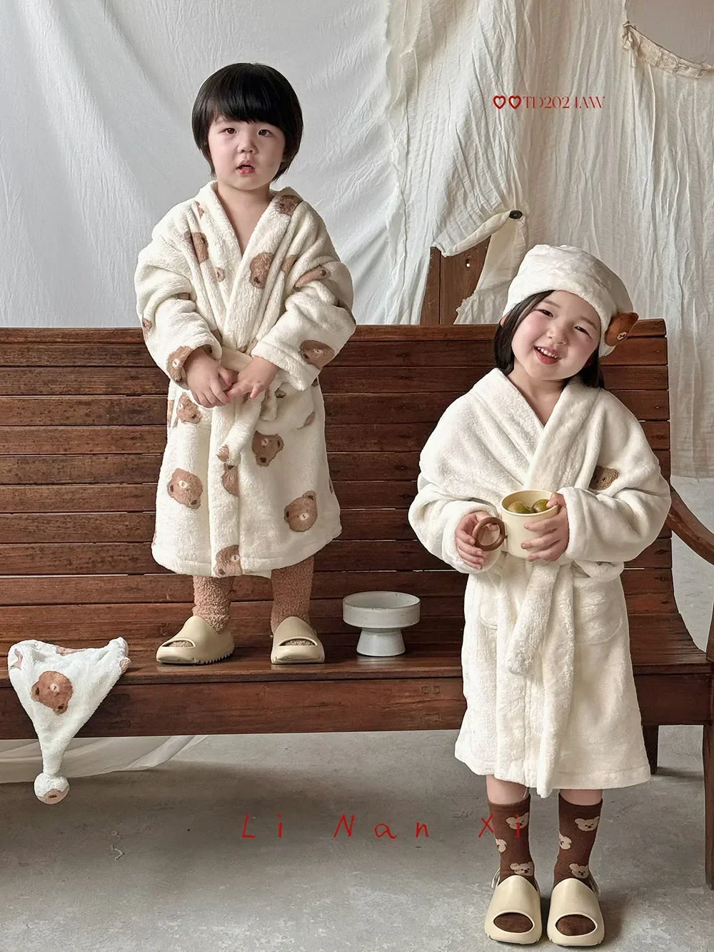 2024 Girls Winter Clothes Children's Bathrobe Thickened Nightie Boy Warm Pajamas Homewear Baby Sleepwear Robes With Dry Hair Cap