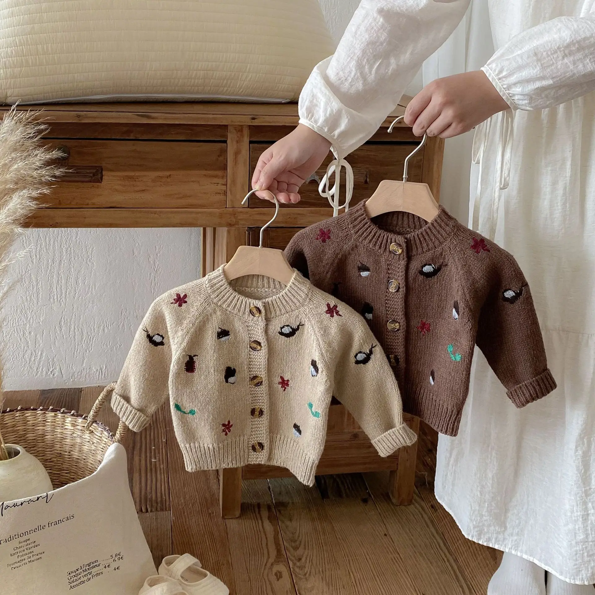 

2025 Autumn and Winter New Baby Girl Long-sleeved Embroidered Cardigan Baby Versatile Pine Cone Jacket Top