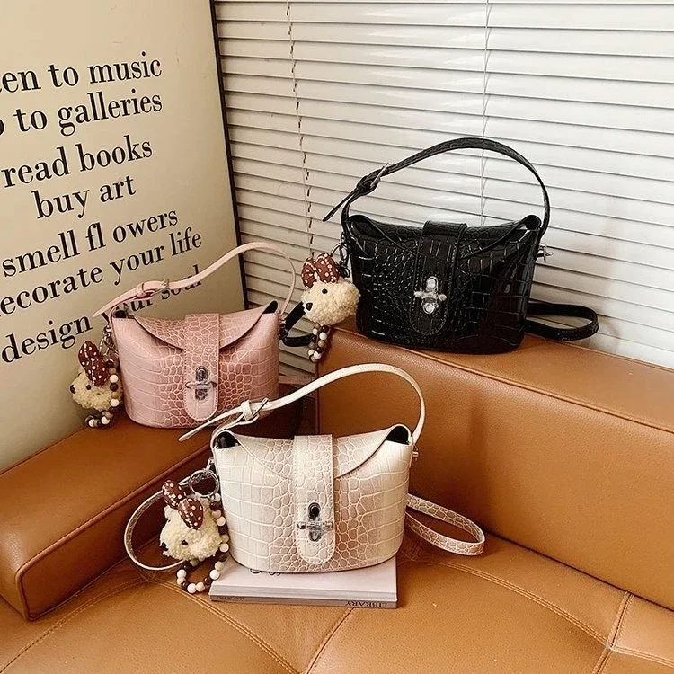 

Light Luxury High-value Niche Design Crocodile Pattern Women's Bag 2026 New Fashion One-shoulder Crossbody Bag