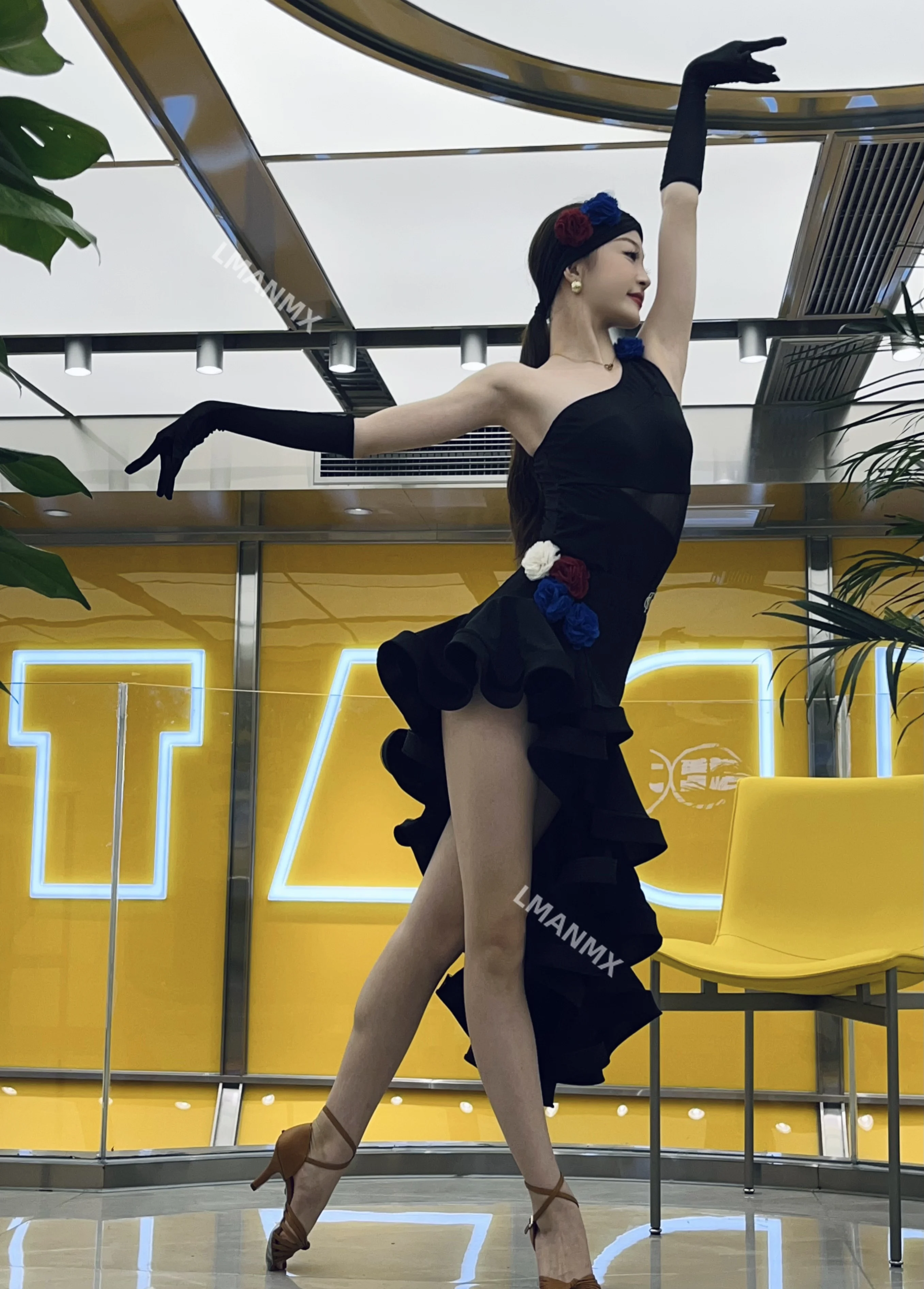 Nouvelle jupe en arête de poisson à épaules inclinées pour la compétition de danse latine et l'examen d'art, jupe trapèze longue et grande