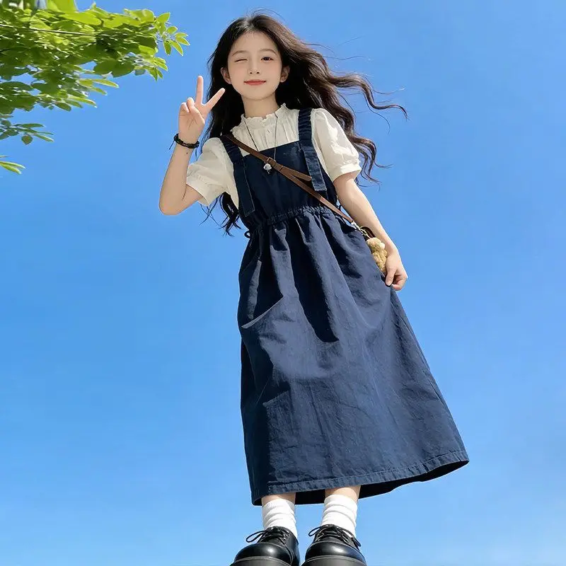 Zweiteiliges, bequemes und stilvolles Outfit für Mädchen, T-Shirt mit Puffärmeln und Rüschenkragen + lockeres Trägerkleid, süßes A-Linien-Set für Kinder
