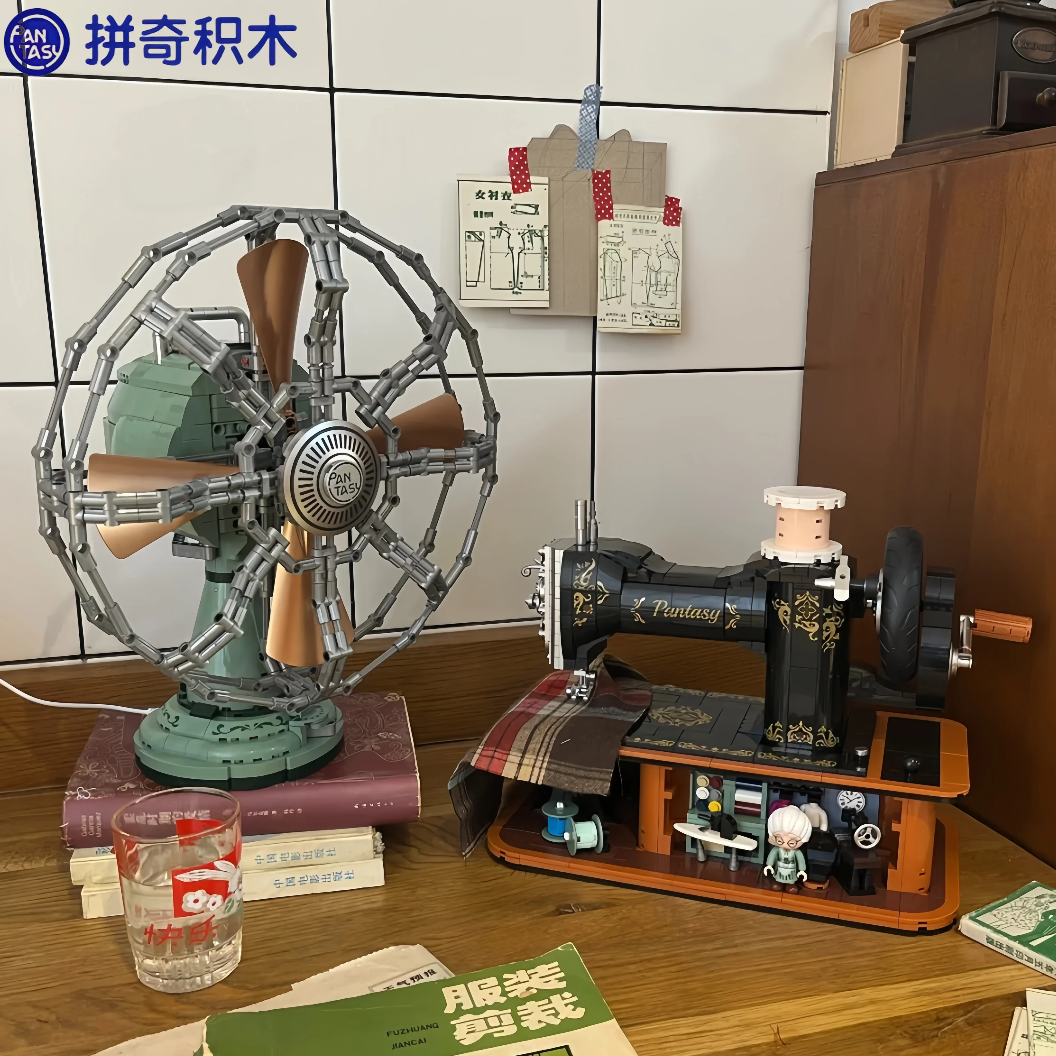 Pantasy Building Blocks Hand Sewing Machine Retro Home Decoration Desktop Vibration Fan Patchwork Toy Model Decoration Gift
