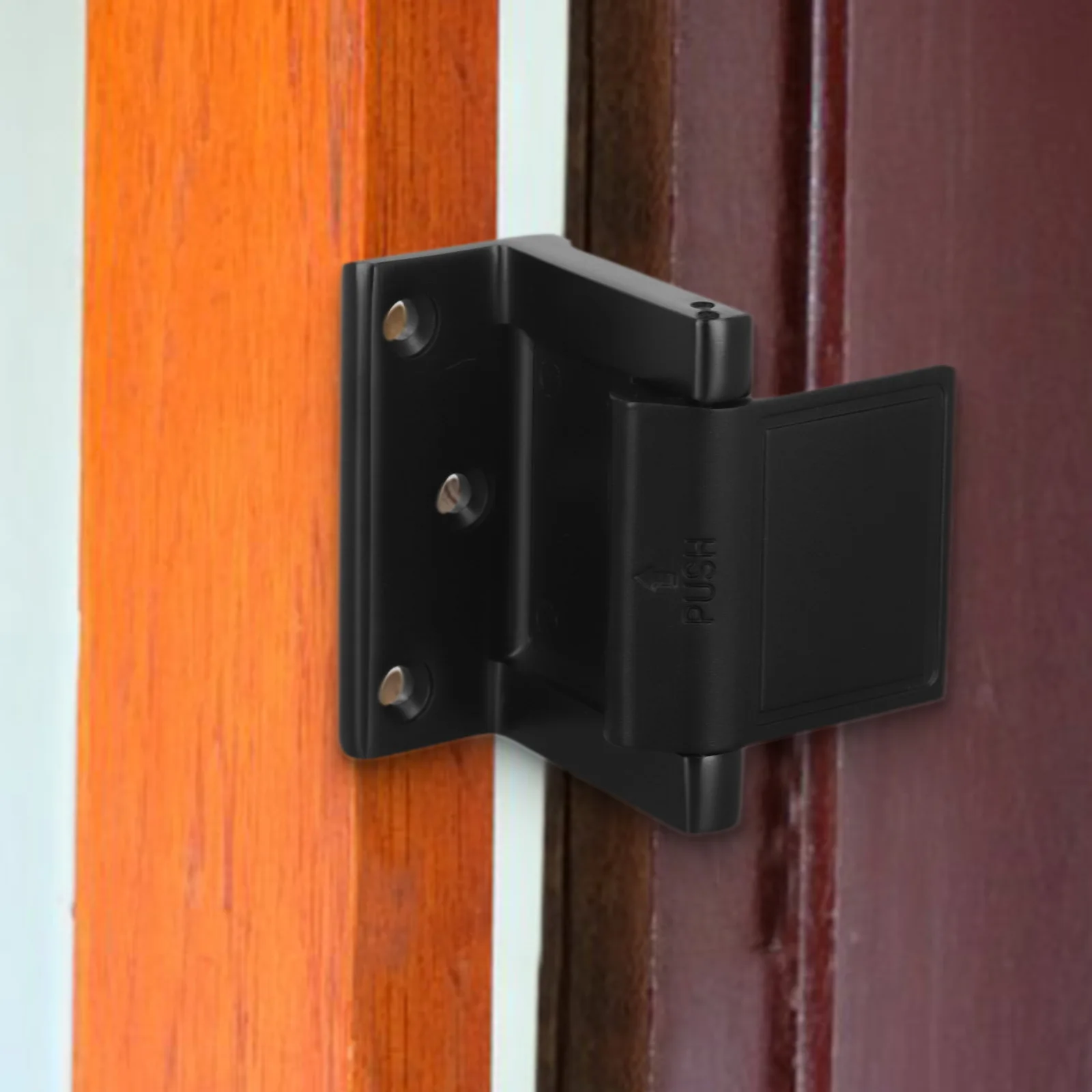 Home Security ล็อคประตูสําหรับประตูแกว่งความต้านทานสูง Kick In Barrier เด็กปลอดภัยออกแบบติดตั้งอย่างรวดเร็ว