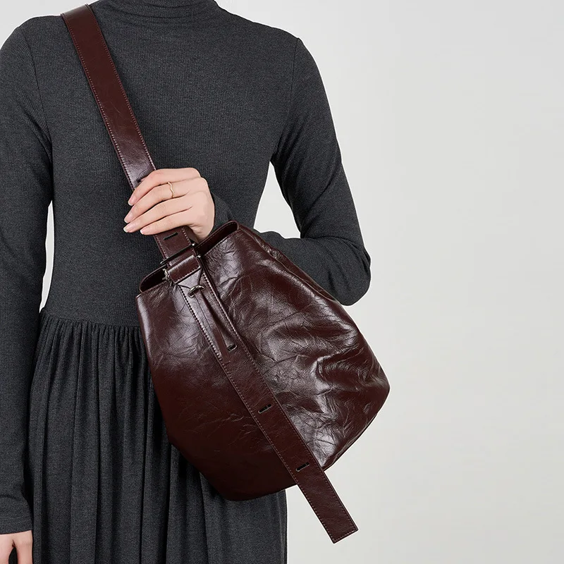 

New Lazy Style Wrinkled Genuine Leather Bucket Bag Soft Tote Bag for Women Casual Chic Shoulder Purse Summer Fashion Handbag