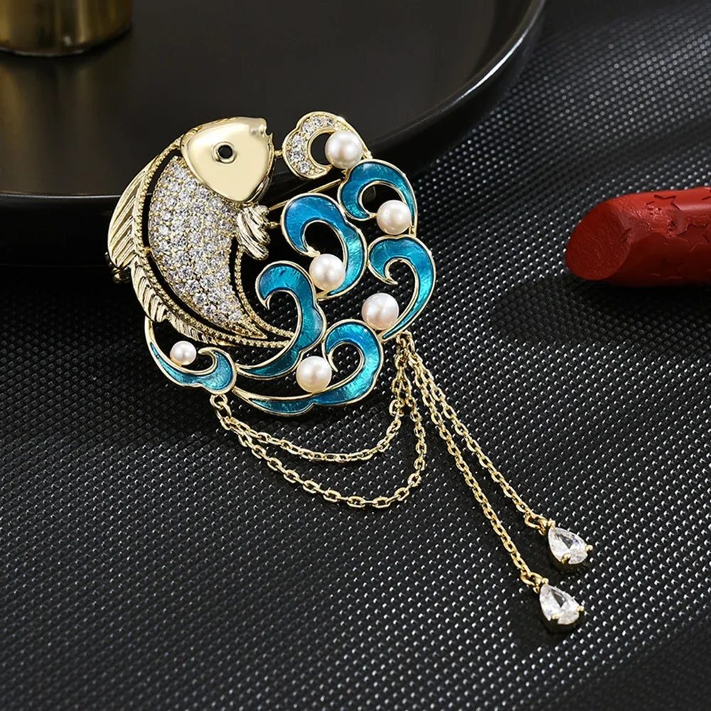 Luxury Fashion Carp Inset Rhinestone Female Brooch Crystal Pearl Metal Taste Jewelry Wedding Party Wedding Gift Accessories