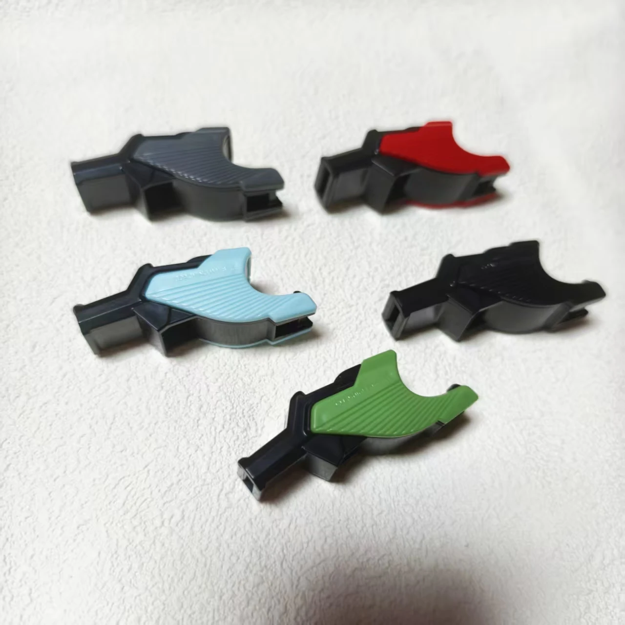 20 قطعة من صفارة حكم دولفين الجديدة بصوت عالٍ وسهلة النفخ بألوان غنية