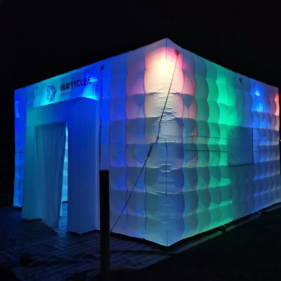 Barraca inflável do cubo do letreiro inflável gigante da barraca da boate com luz do diodo emissor de luz para a festa de casamento grande letreiro colorido com ventilador