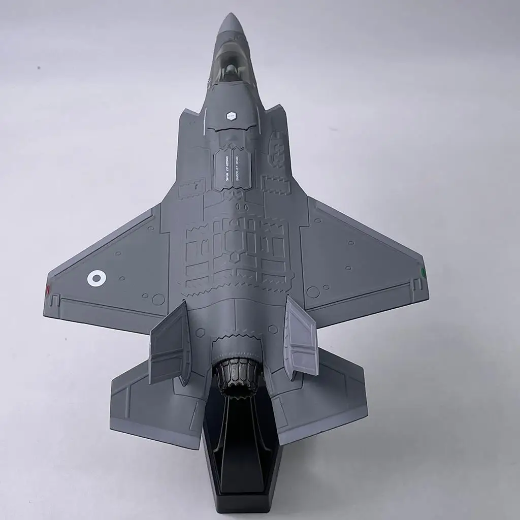 

Модель истребителя в масштабе 1/72 с подставкой в качестве сувенира для коллекции или подарка