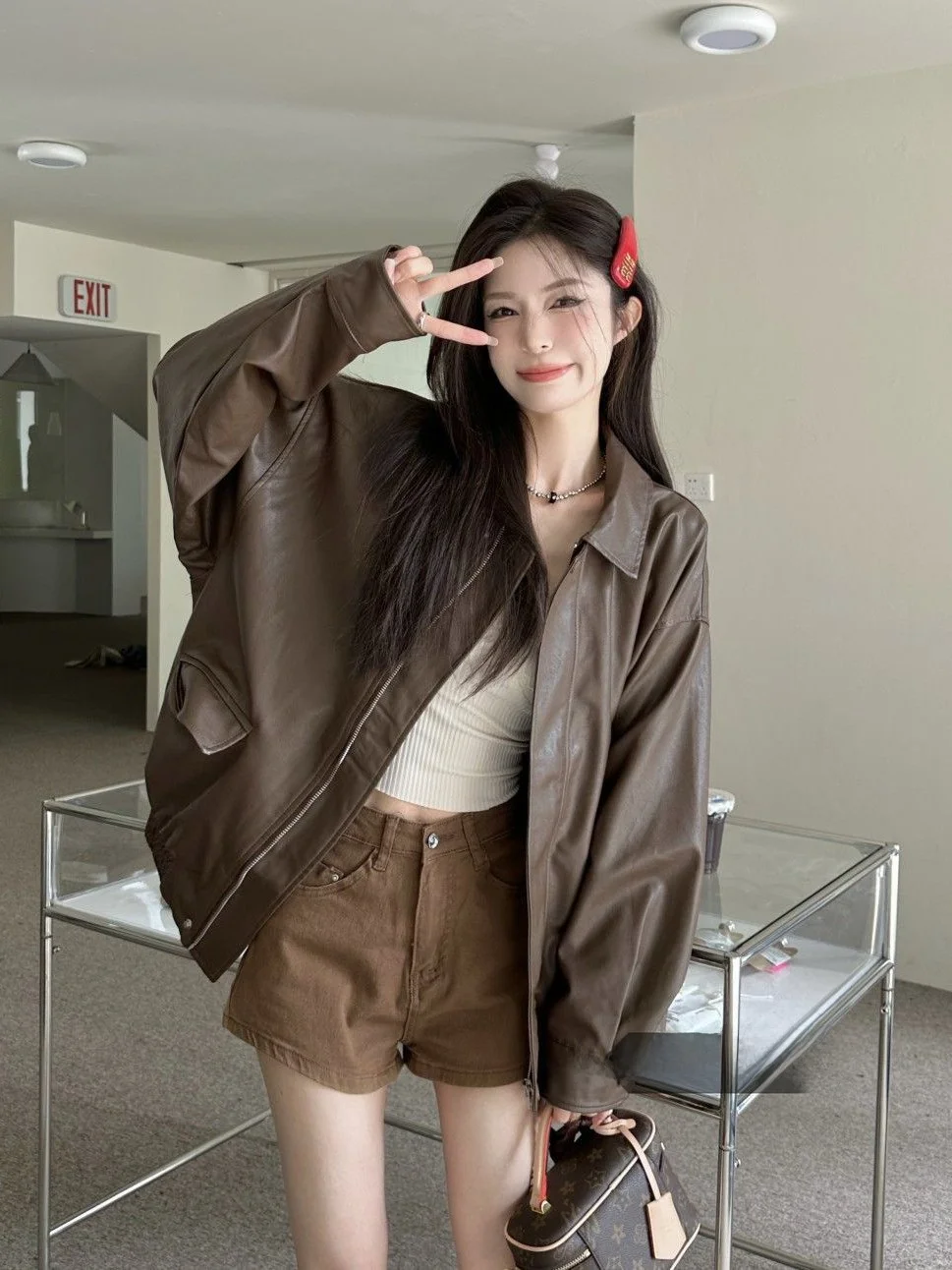 

Американская ретро-кожаная куртка для женщин, новинка ранней весны, стильная и дерзкая, из искусственной кожи, мотоциклетная, с длинными рукавами, высокого качества