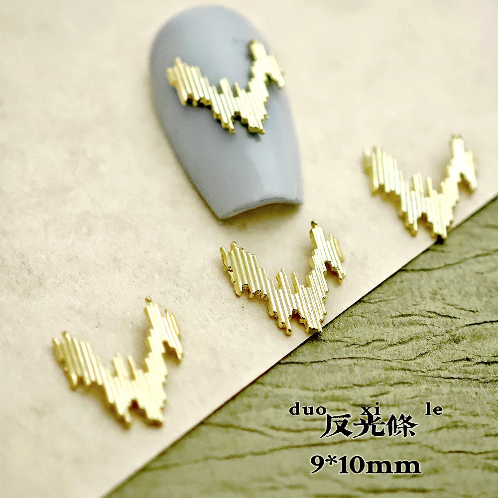 20 個ヴィンテージネイルアートチャーム 3 色ハートレトロ合金ネイルデザインチャーム大宝石石ネイル用品