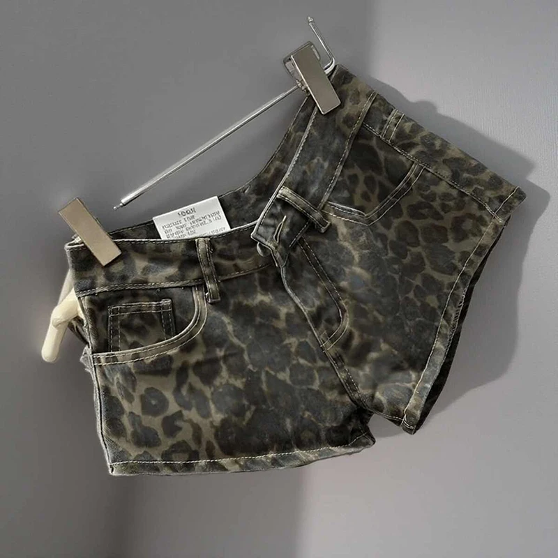 

American Retro Leopard Print Shorts 2025 Summer Low Rise New Casual Denim Shorts For Women Versatile Sexy Hip Hugging Half Pants