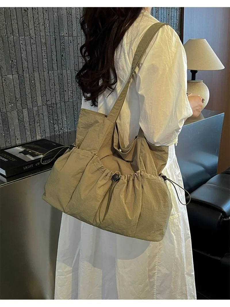 CEEKAY Solid Wrinkle Tragetasche mit Kordelzug, seitlicher elastischer Verschluss, breiter Stoffriemen, für Damen, Alltag, Schule, große lässige Schultertasche – Detail 15