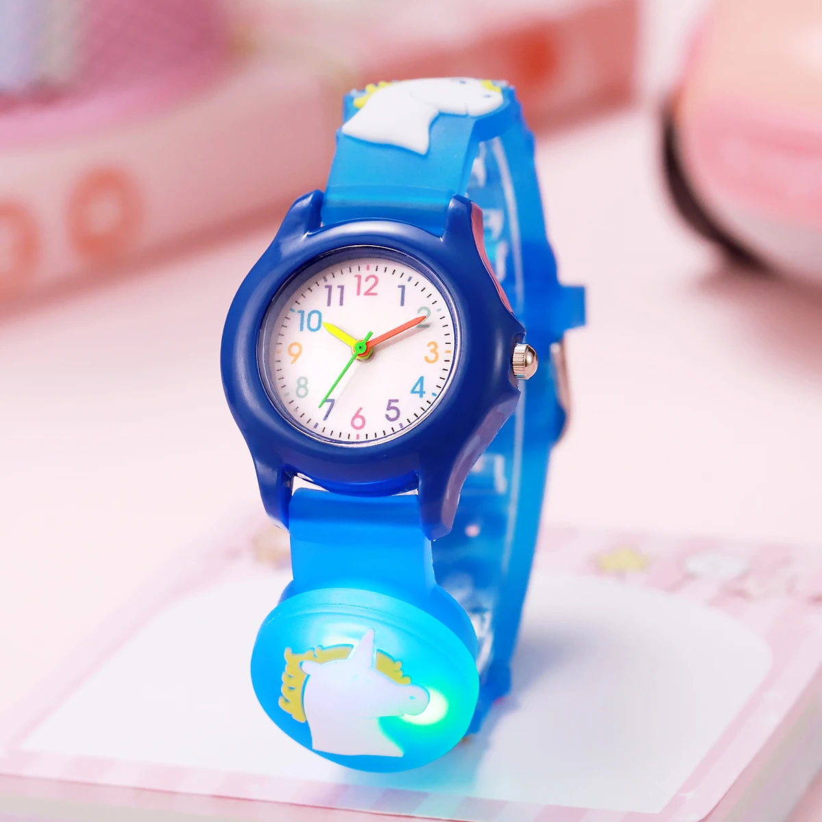 لطيف الكرتون يونيكورن سيليكون حزام اللون مقياس مضيئة الأطفال كوارتز ساعة للأطفال هدية عيد ميلاد، هدية عيد الميلاد