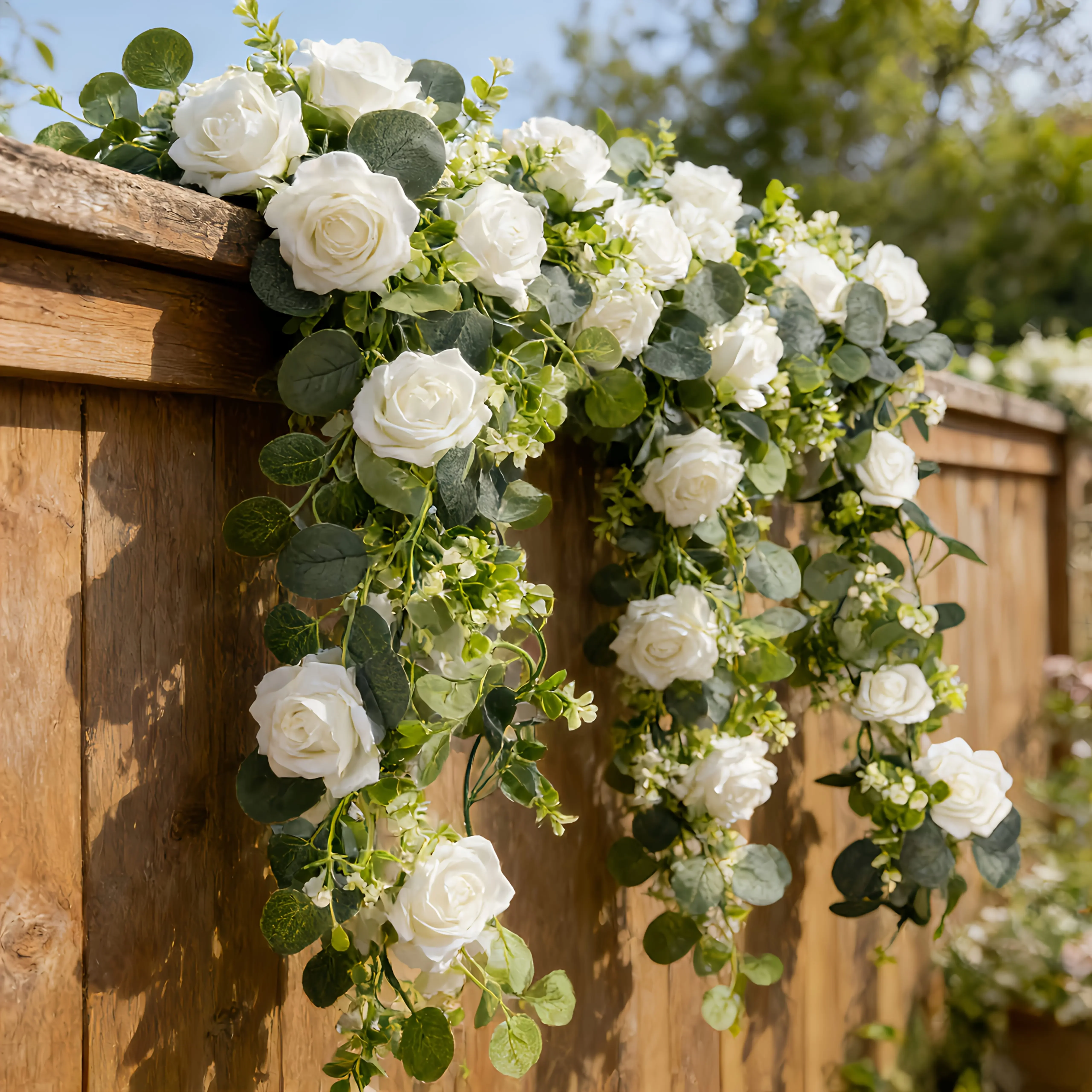 14/7 Stück Künstliche Blumen Weiße Rosen Eukalyptusblätter Künstliche Rankengirlanden | Ganzjahres-Hängedekoration für Hochzeiten, ideal für Ostern – Detail 3
