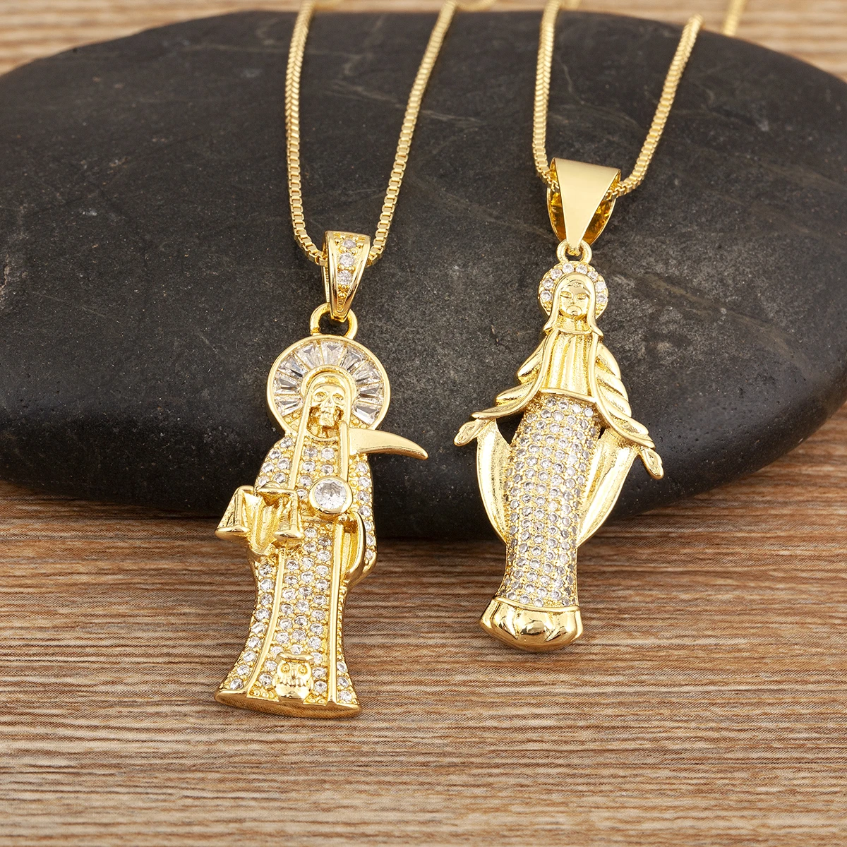 Venta caliente Santa Muerte/Madonna/St. Collar con colgante de Jude para mujeres y hombres, dijes de circón brillantes, joyería cristiana, regalos de fiesta diarios